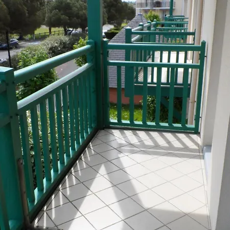 2 Pièces Avec Piscine Et Parking à - Fr-1-487-294