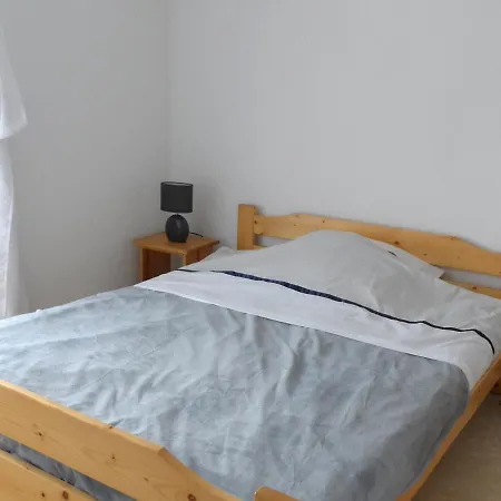 2 Pièces Avec Piscine Et Parking à - Fr-1-487-294