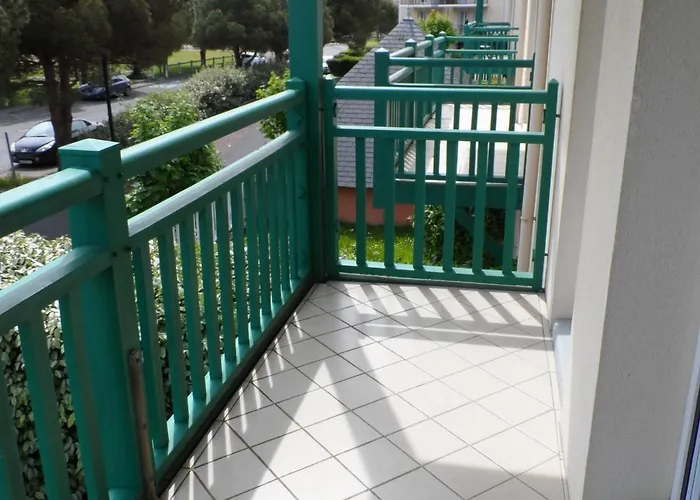 2 Pièces Avec Piscine Et Parking à - Fr-1-487-294