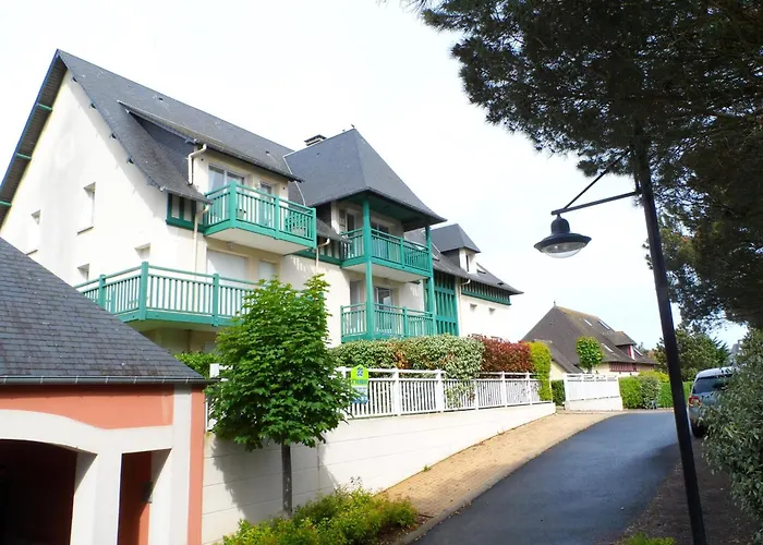 2 Pieces Avec Piscine Et Parking A - Fr-1-487-294